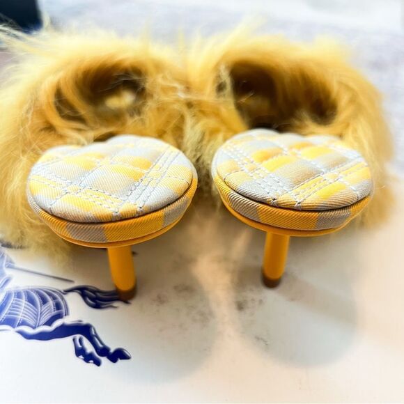 NWT Burberry Minnie Shearling Fur Slide Sandals Yellow 36 - Picture 9 of 11